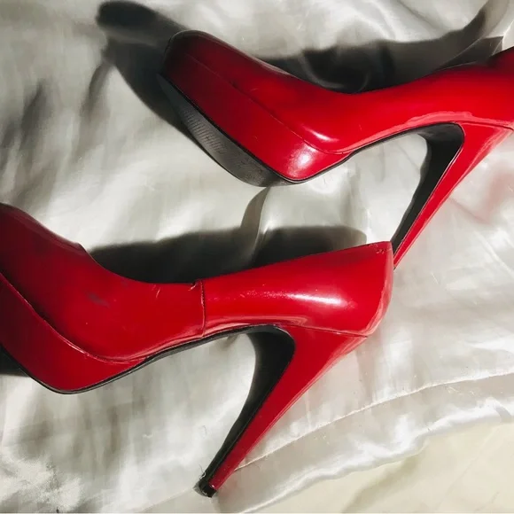 COPY - Red G by Guess Red patent leather platform pumps size 9.5.M .used good c… - Picture 9 of 17